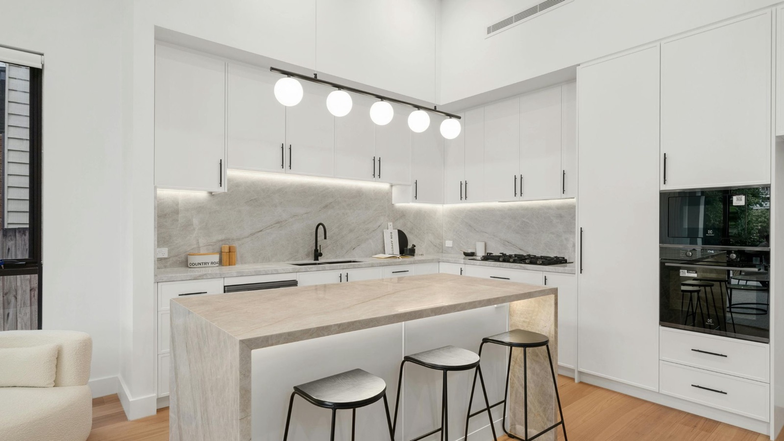 Moderne Küche – Renovierung vor dem Wohnungsverkauf abwägen